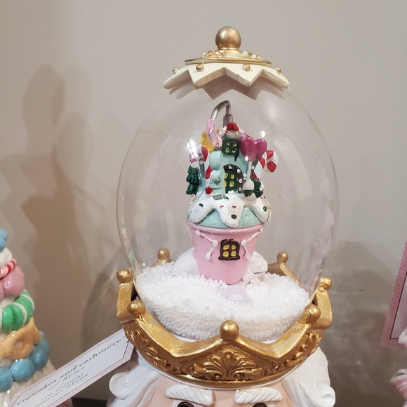 Gorgeous Musical Candyland Nutcracker-NWT - Picture 6 of 17